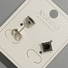 Сережки пусети Xuping з чорним кристалом d-6мм+- родій купити біжутерію дешево в інтернеті
