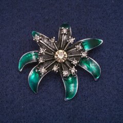 Брошка Квітка із зеленою емаллю і стразами, сірий метал 37х41мм купити біжутерію дешево в інтернеті