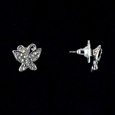 Сережки-пусети Метелики, білі стрази, метал під срібло, 1,5 см купити біжутерію дешево в інтернеті