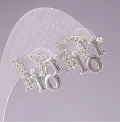 Сережки-пусети Dior з білими стразами, метал під срібло, 2см купити біжутерію дешево в інтернеті