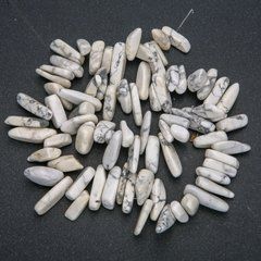 Нитка натурального каменю Кахолонг крихта "голка" d-20х8мм L-40см + -