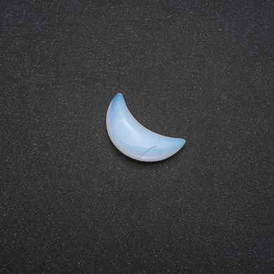 Сувенірний камінь Місячний Камінь у формі Місяця 16х30х8(+-)мм купити біжутерію дешево в інтернеті