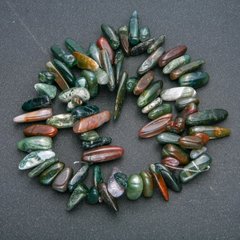 Нитка натурального каменю Зелена Яшма крихта "голка" d-18х6мм L-40см + - купити біжутерію дешево в інтернеті