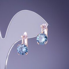 Сережки зі світло синіми кристалами 16х9мм золотистий метал купити біжутерію дешево в інтернеті