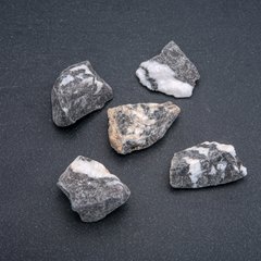 Натуральний необроблений сувенірний камінь галтівка Кварц (за 100г+-) купити біжутерію дешево в інтернеті