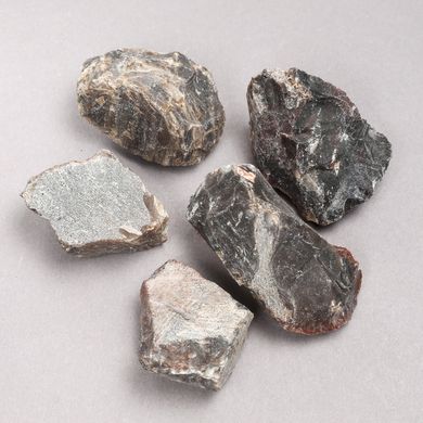 Сувенірні натуральні необроблені камені Обсидіан d-40х30мм+- (за 100г.) асорті розмірів купити біжутерію